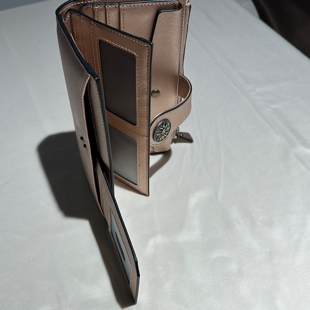 Elegant Rose Gold Women's Wallet - Picture 9 of 13